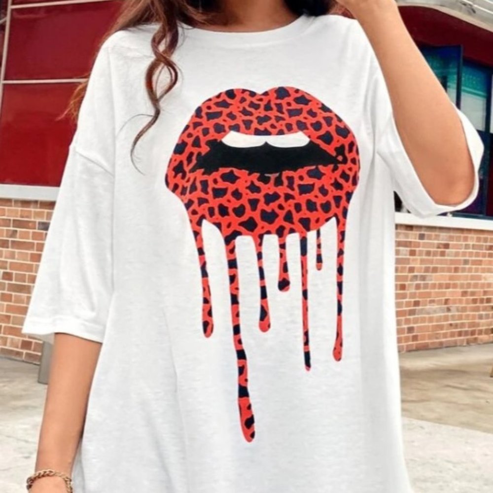 Lip Print Drop Shoulder Oversized Tee